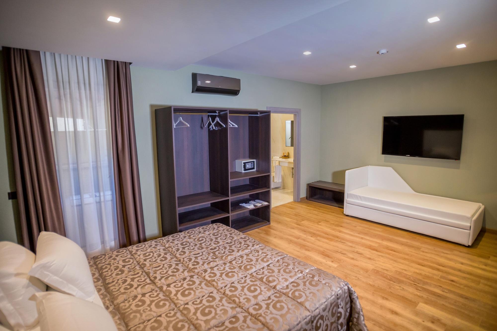 Europa Art Hotel 4*